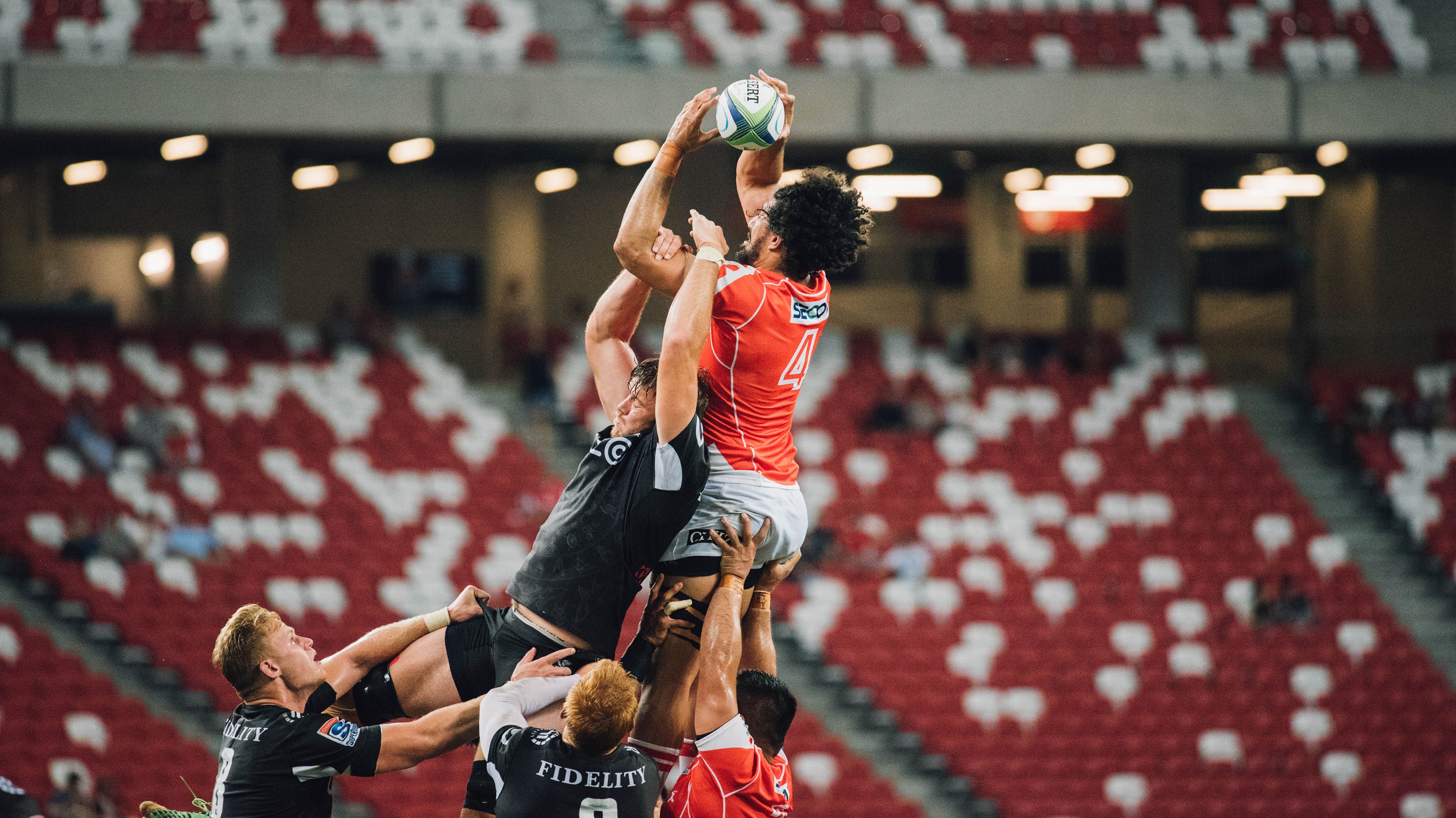 AIYOUXI.COM-“伊万·戈梅斯的全能表现,帮助美洲狮队在全球橄榄球舞台崭露头角”